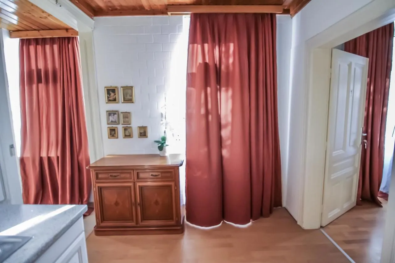 H Superior Triple Room Pr Wiedeń 0*,  Austria